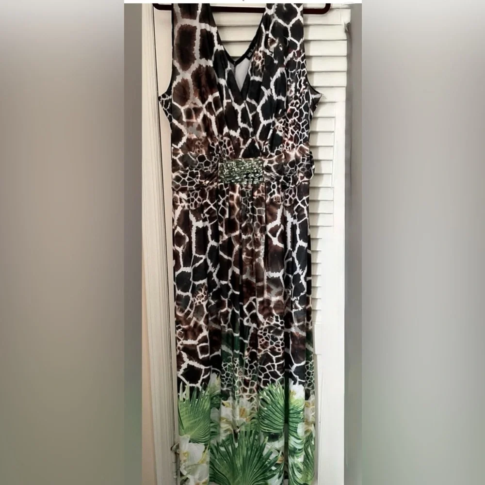Ulla Popken,  sleeveless Animal Print Maxi Dress with Green Accents, Size 20-22 - Picture 3 of 7